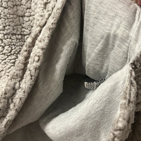 Thread & Supply Wubbly Fleece Pullover - with pockets! - Picture 5 of 7